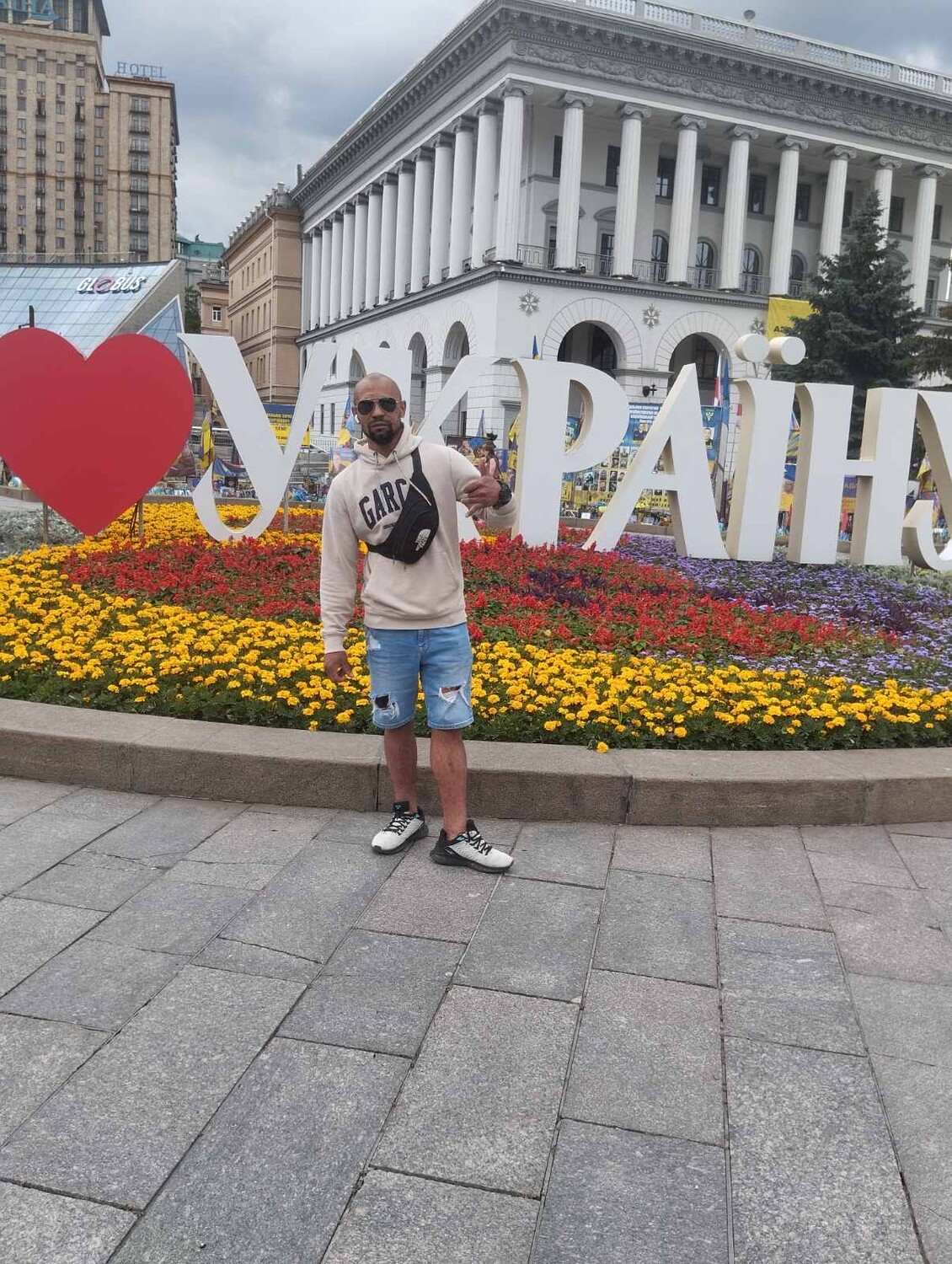 Шукаю зрілу жінку яка дасть відливати , а потім сяде на лице