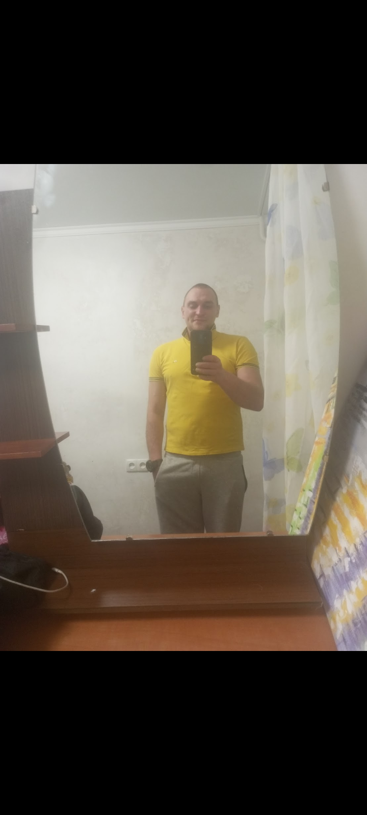 заміжню дорослу Жінку